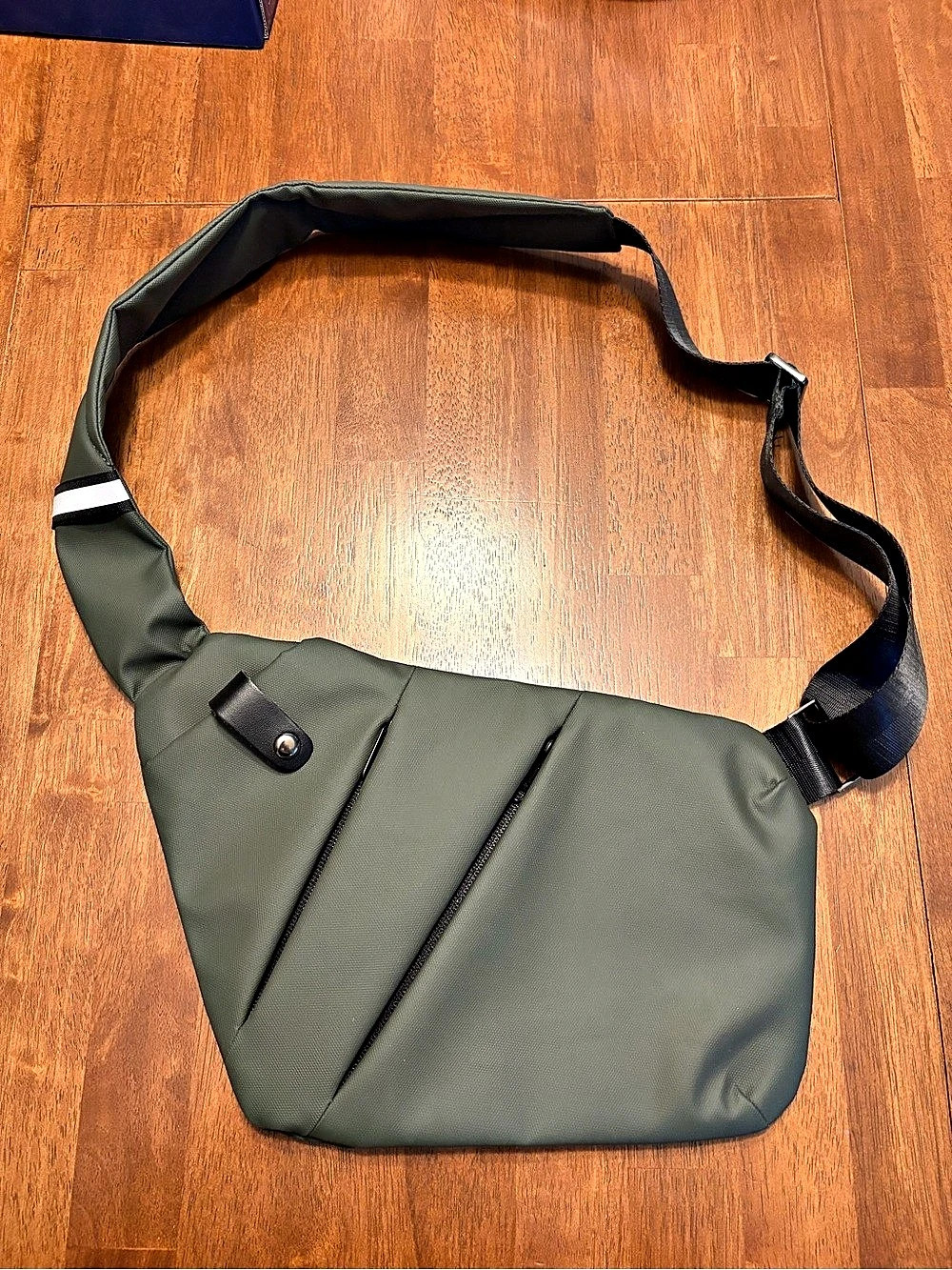 Peaksta Slim Carry 2 Forest Green Crossbidy Bag NWOT